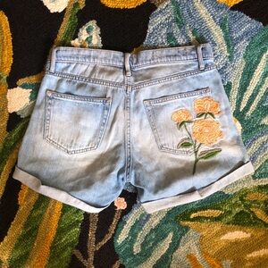 Women’s Gap shorts embroidered flower design